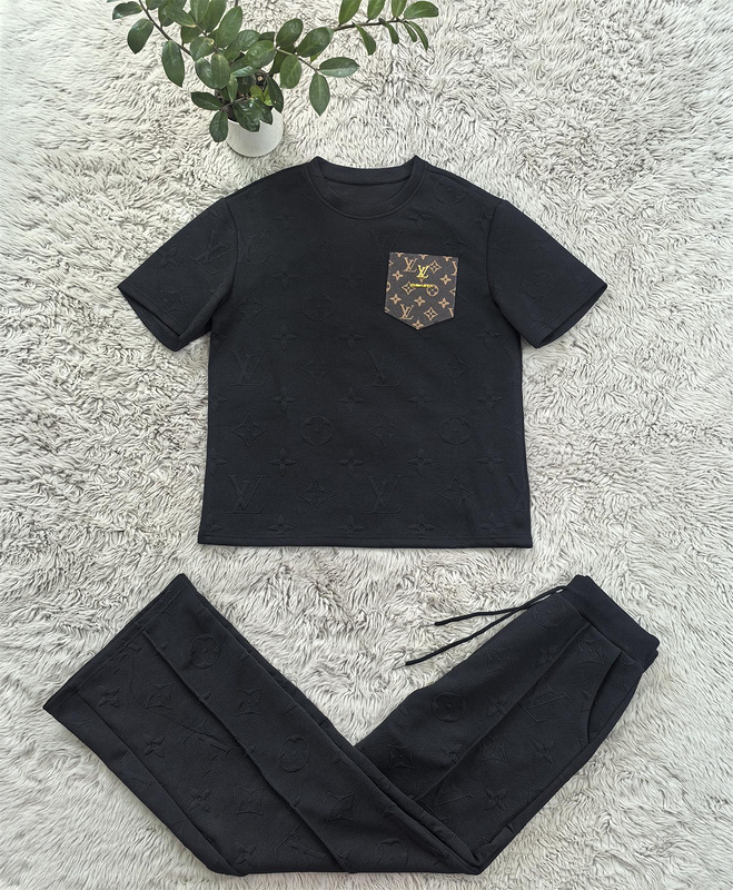 Louis Vuitton Tracksuit Wmns ID:20261003-155